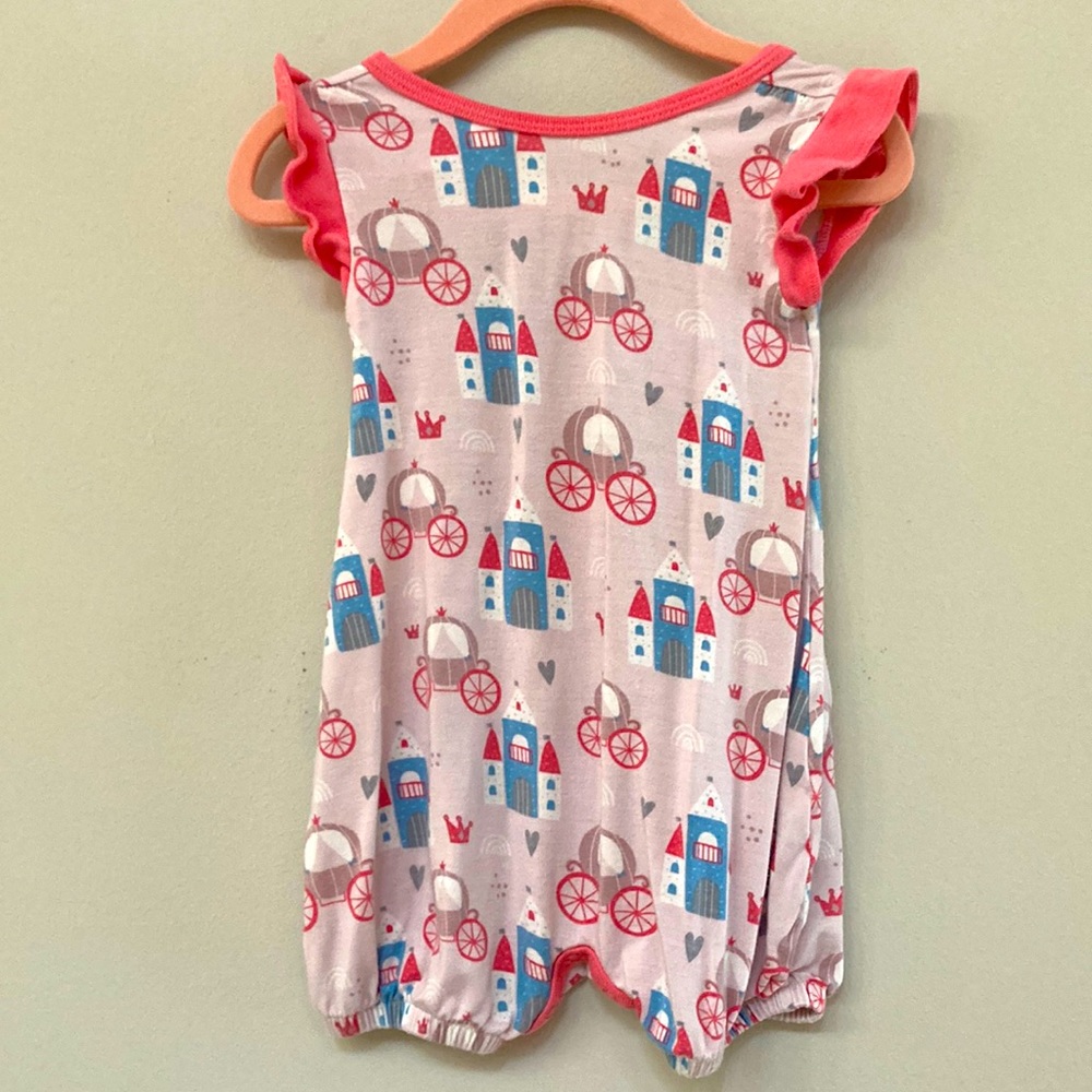 Bestaroo Romoer in pink Carriages. Size 3-6 months.